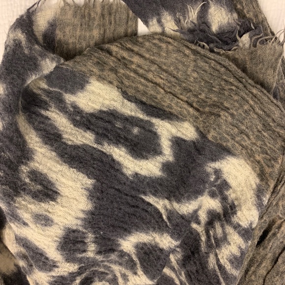 Leopard and indigo tie dye scarf - Picture 2 of 3